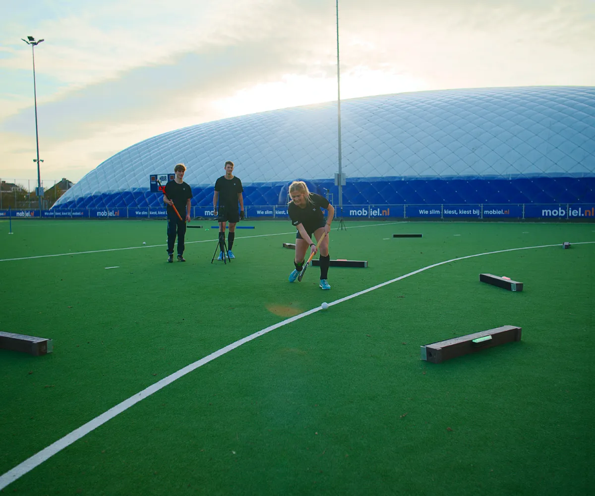 Hockey players training with the X-Skills Beams