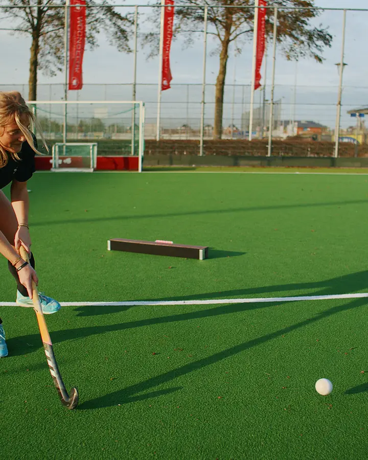 Hockey player plays the ball onto the rebounder