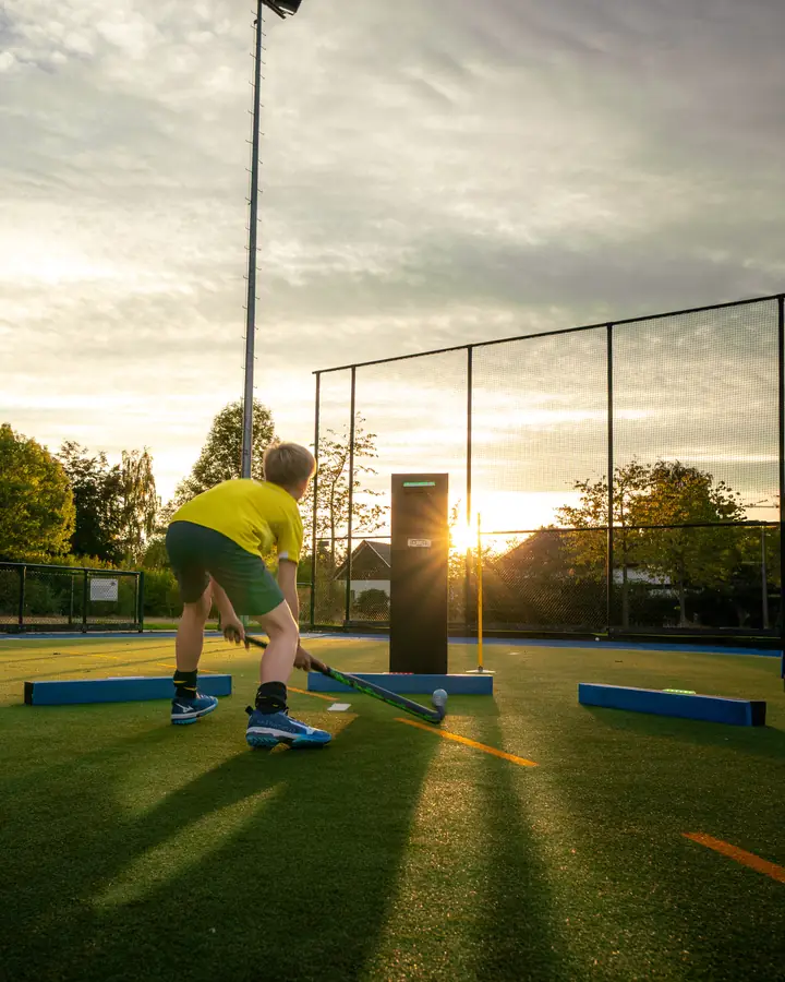 Hockey training at HCOB in the evening sun