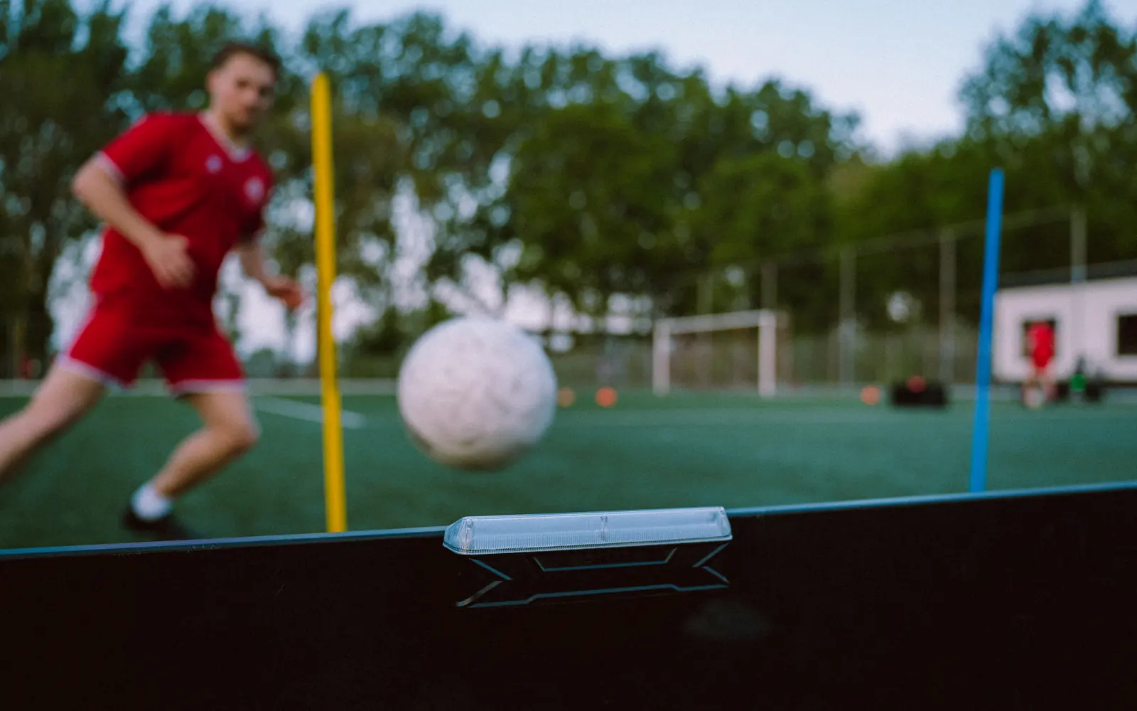 The ball arrives at a Beam on the rebound board